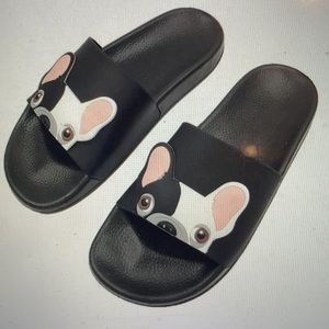FRENCHIE FLIP FLOPS / SLIDDERS